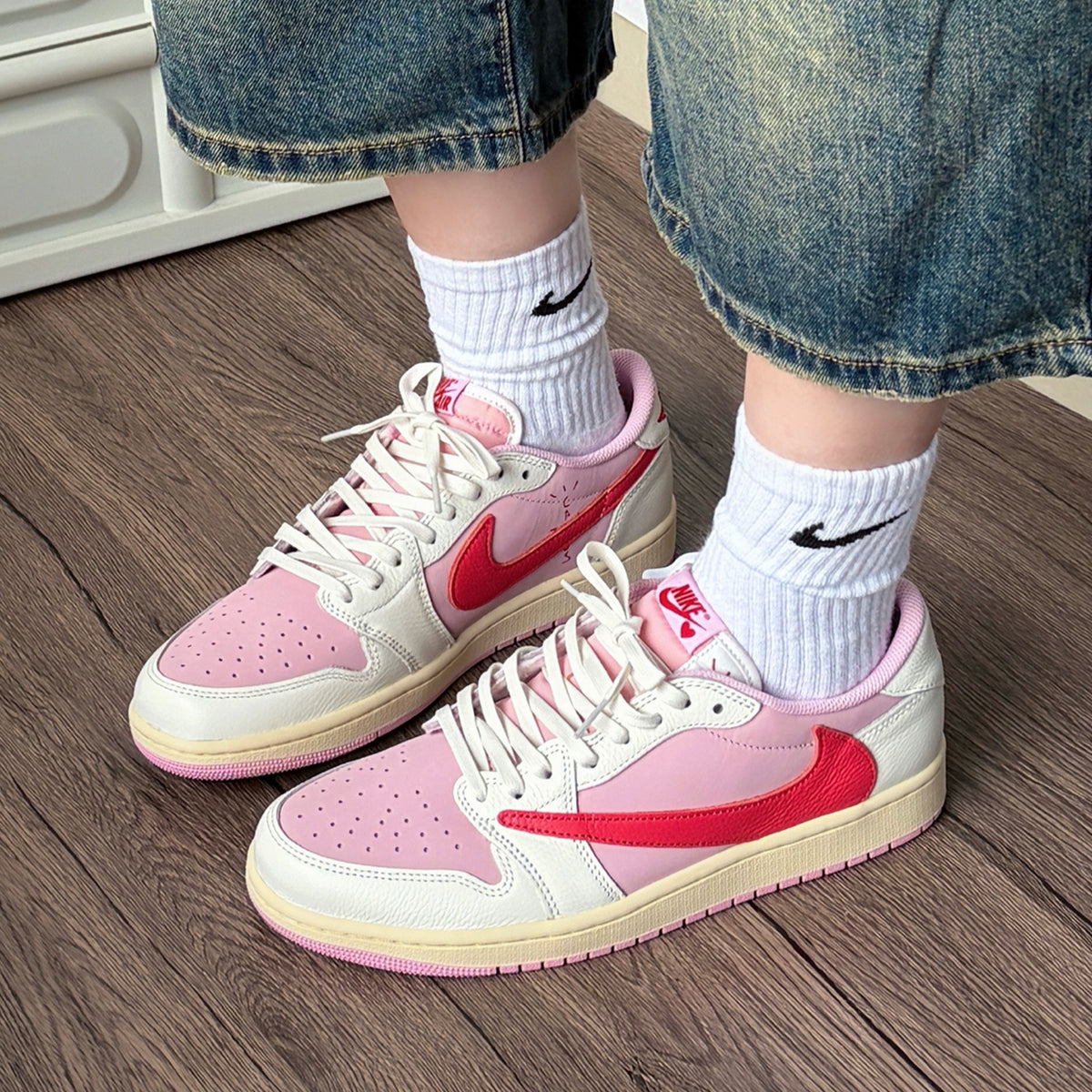 Jordan 1 Retro Low OG SP Travis Scott Sail Tropical Pink