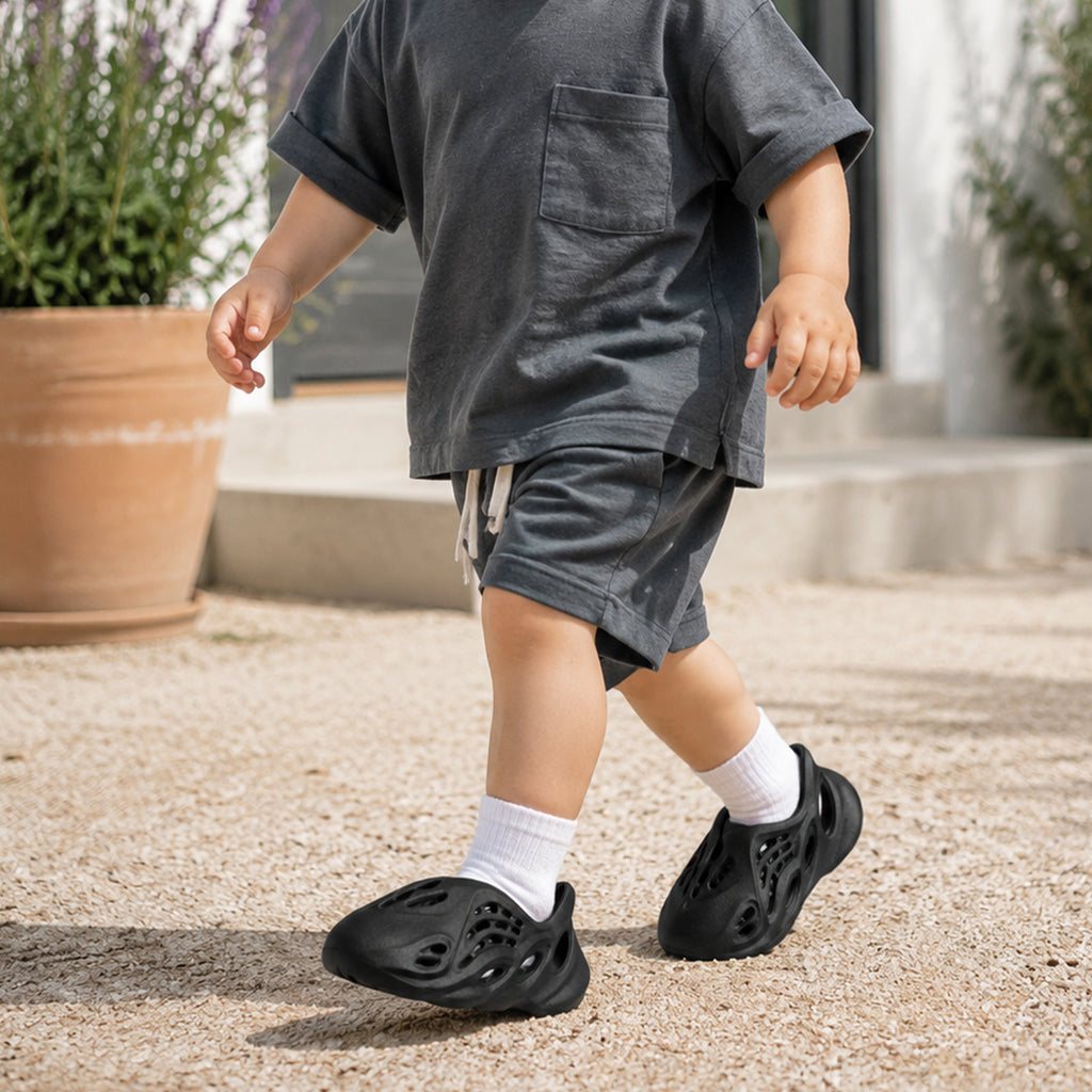 adidas Yeezy Foam RNR Onyx (Infants)