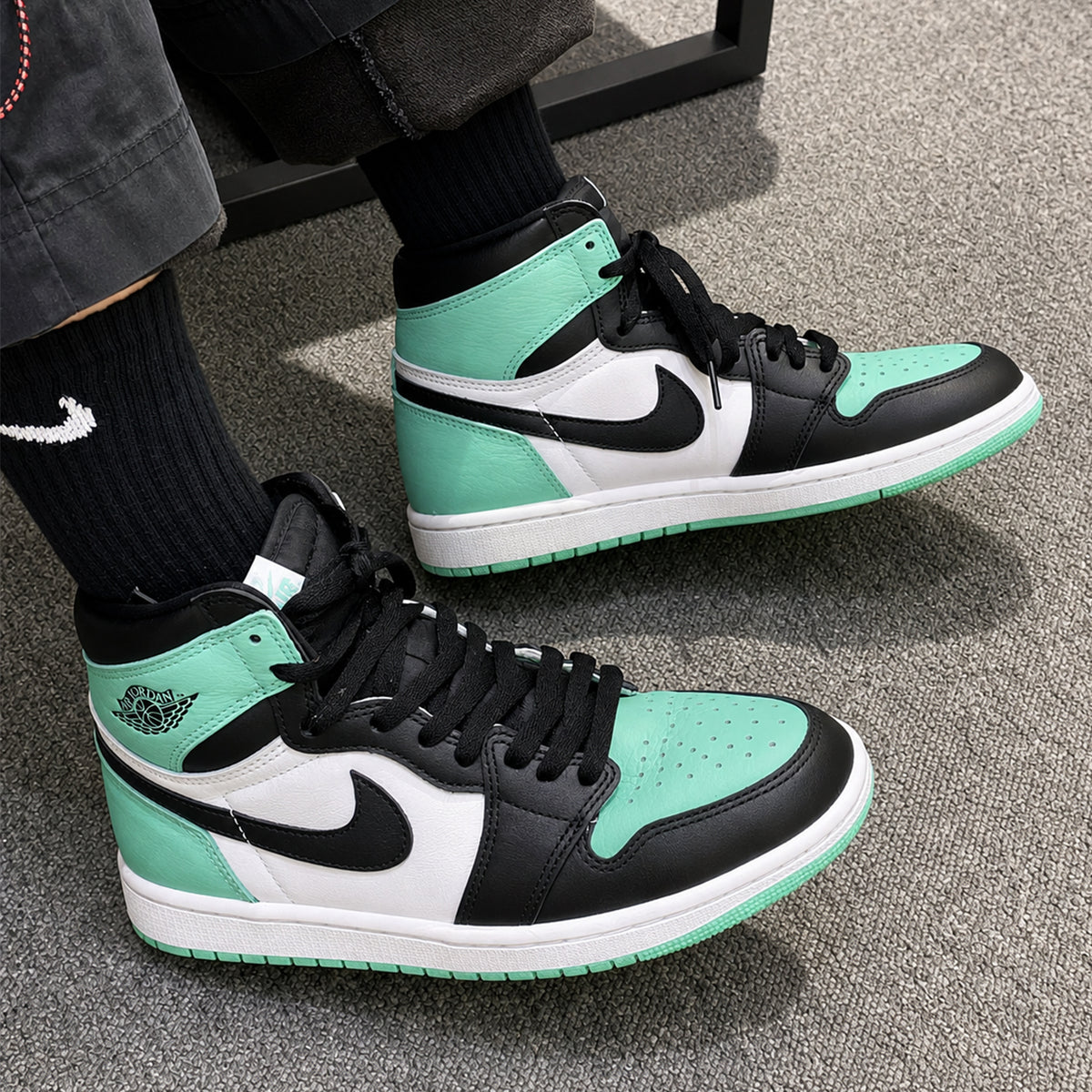 Jordan 1 Retro High OG Green Glow