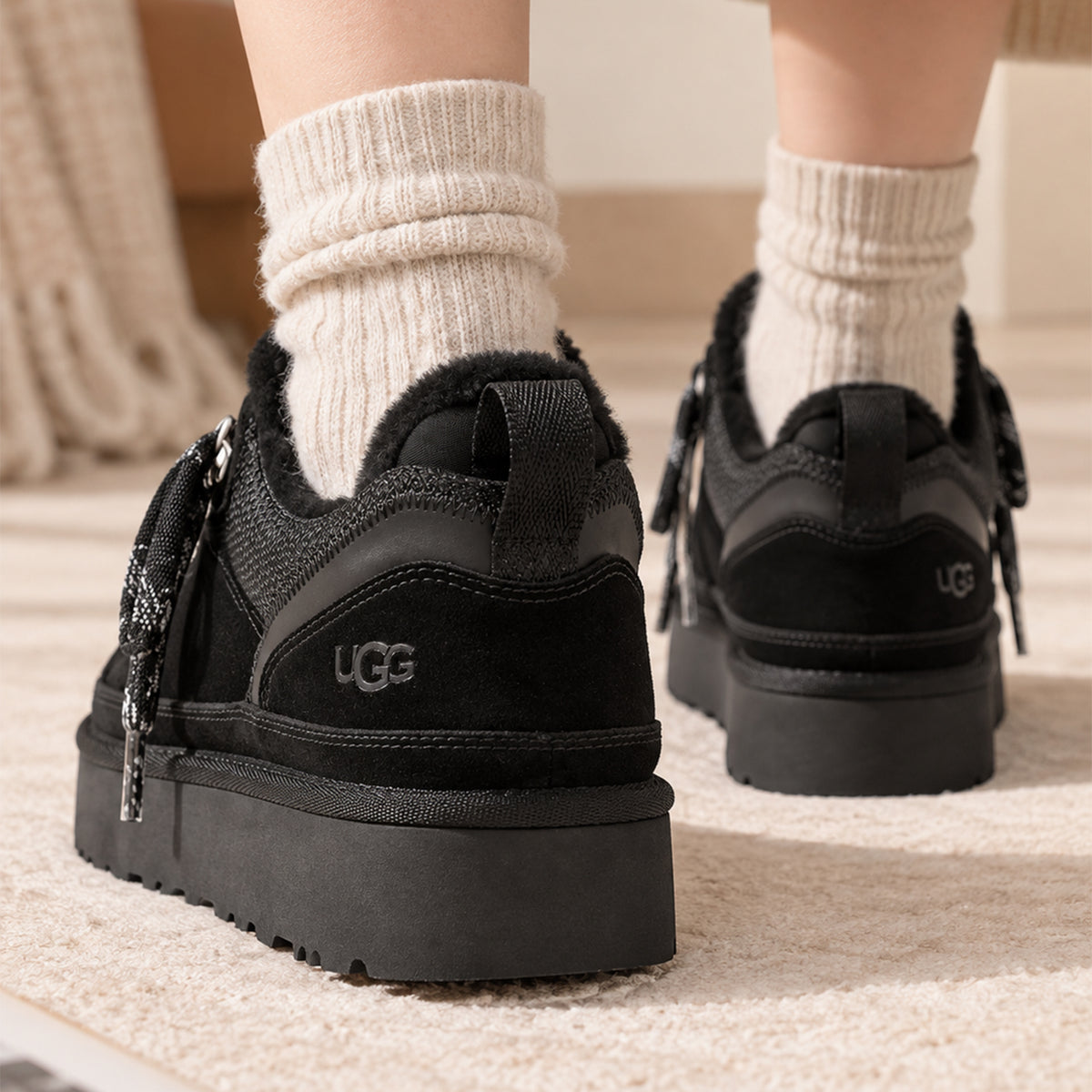 UGG Lowmel Black (Women's)