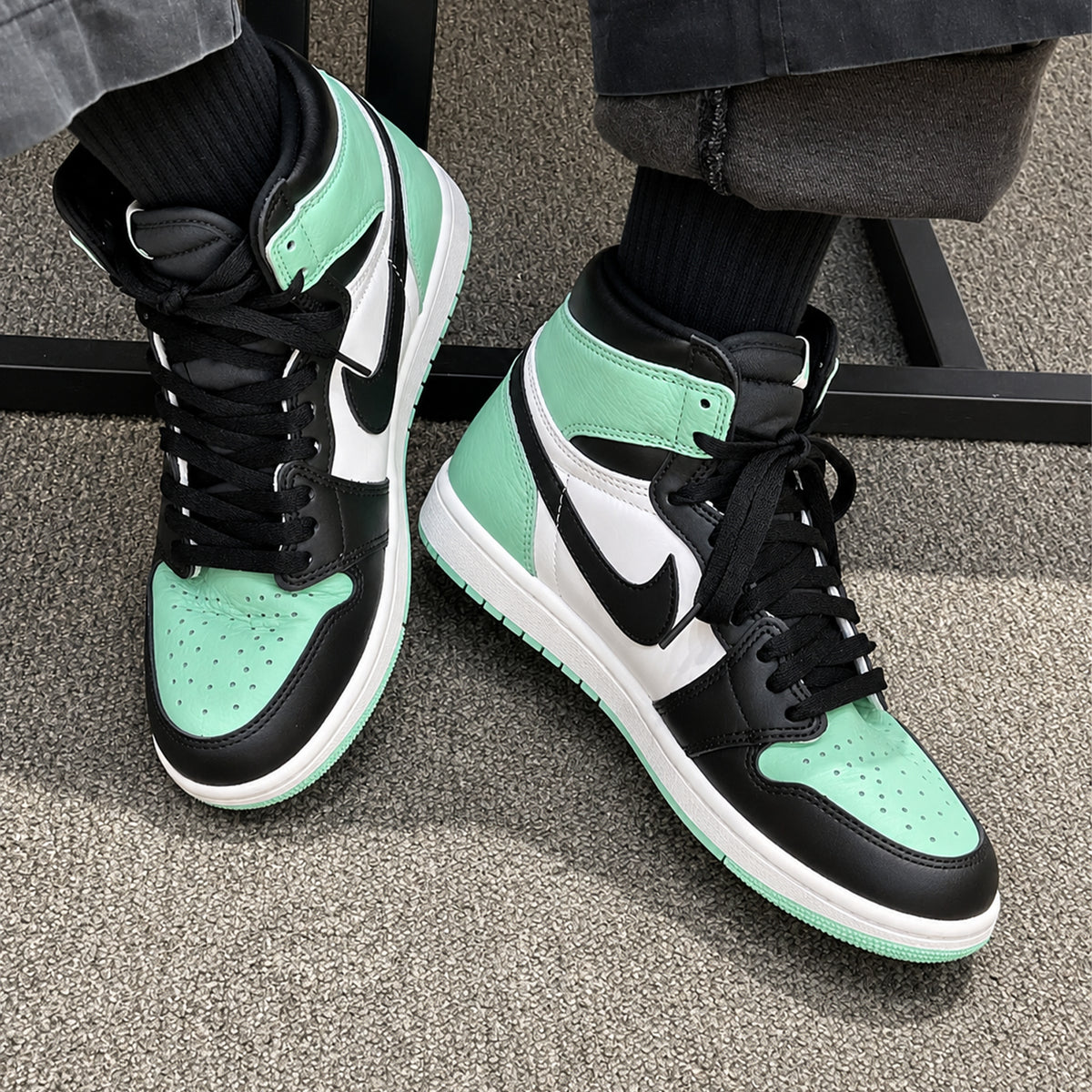 Jordan 1 Retro High OG Green Glow