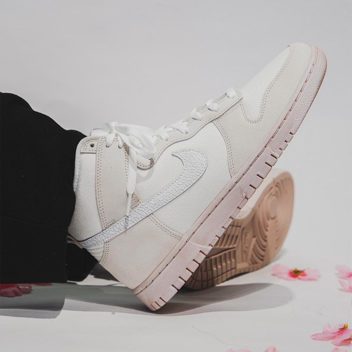Nike Dunk High Retro PRM Cracked Leather Swoosh